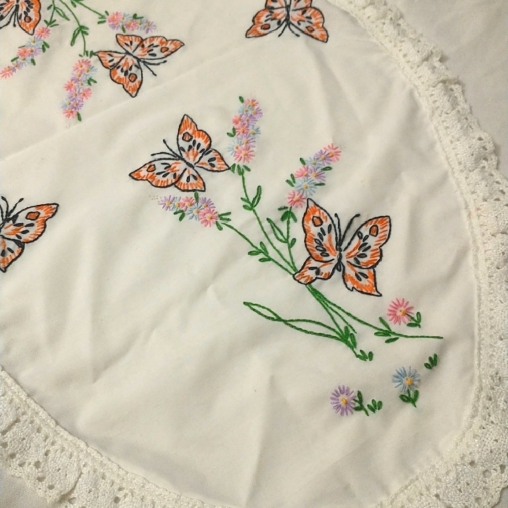 Vtg Handmade Embroidered Needlepoint Butterfly Lace Edge Small Oval Tablecloth